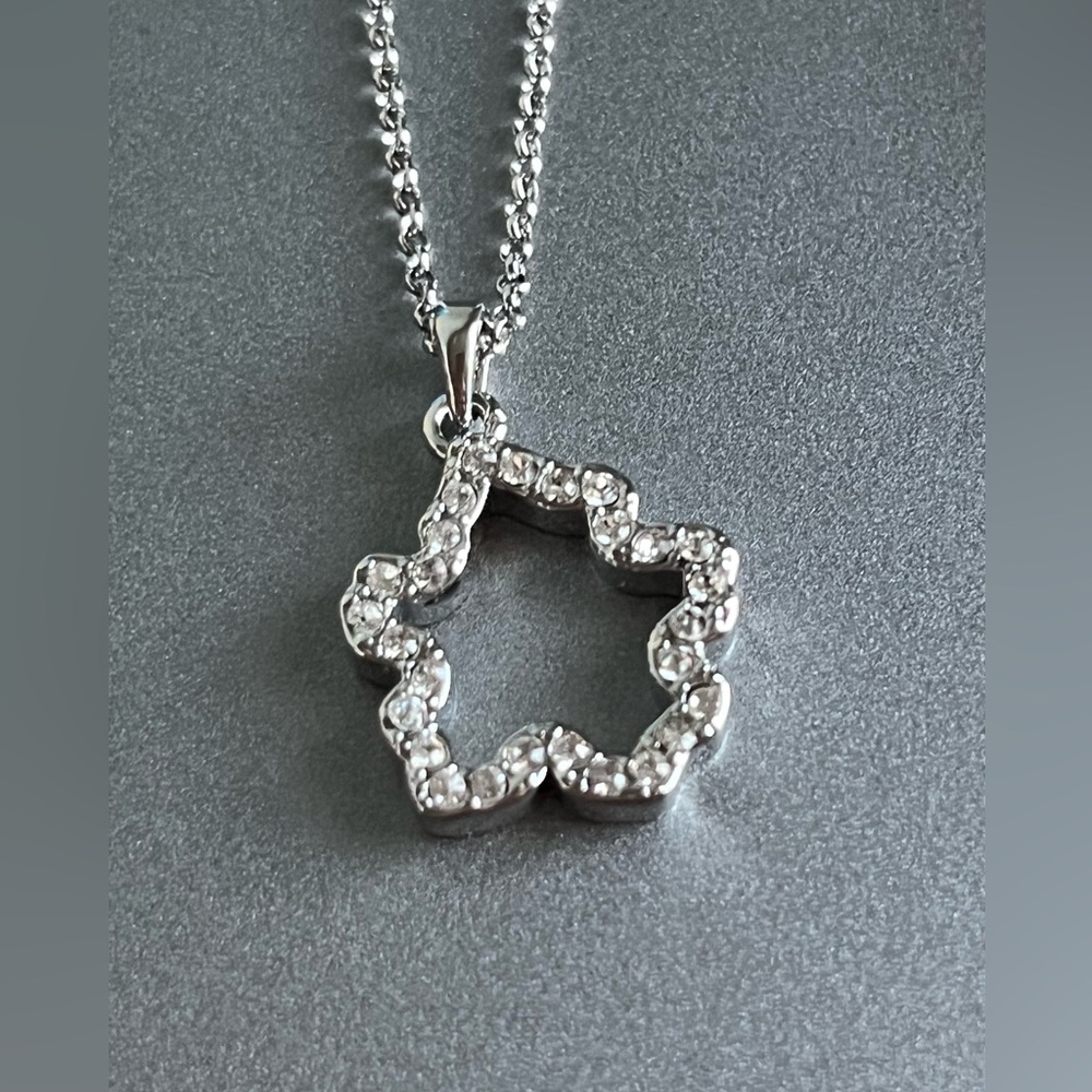 🆕 Ted Baker London Crishla Crystal-Embellished Magnolia Pendant Necklace 🎁 - Picture 4 of 6